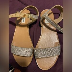 Sandals flat a little damaged on the strap